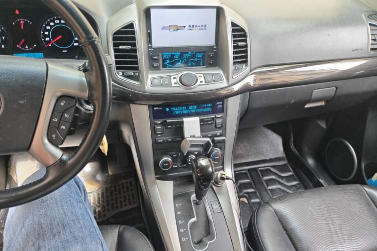Used Chevrolet Captiva 2014 2.4L 4x4 Flagship Edition 7 Seats Audio And AC Panel