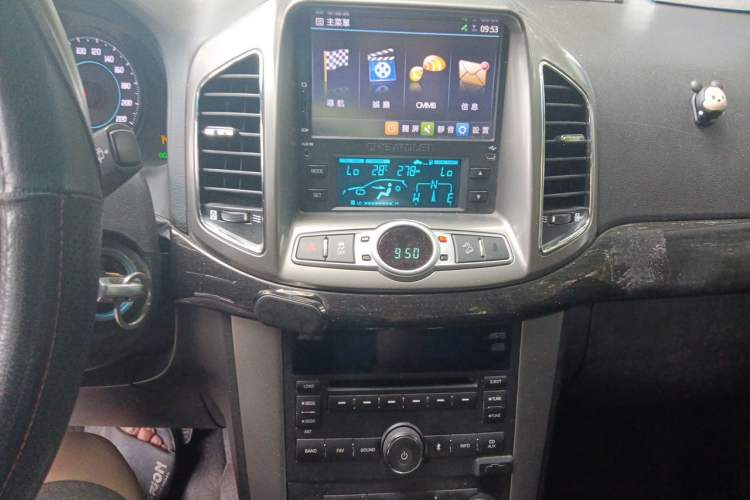 Used Chevrolet Captiva 2014 2.4L 4x4 Flagship Edition 7 Seats Audio And AC Panel