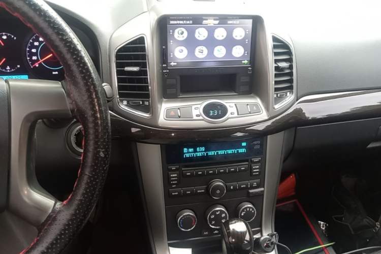 Used Chevrolet Captiva 2014 2.4L Two-Wheel Drive Urban Version 7 Seats Audio And AC Panel