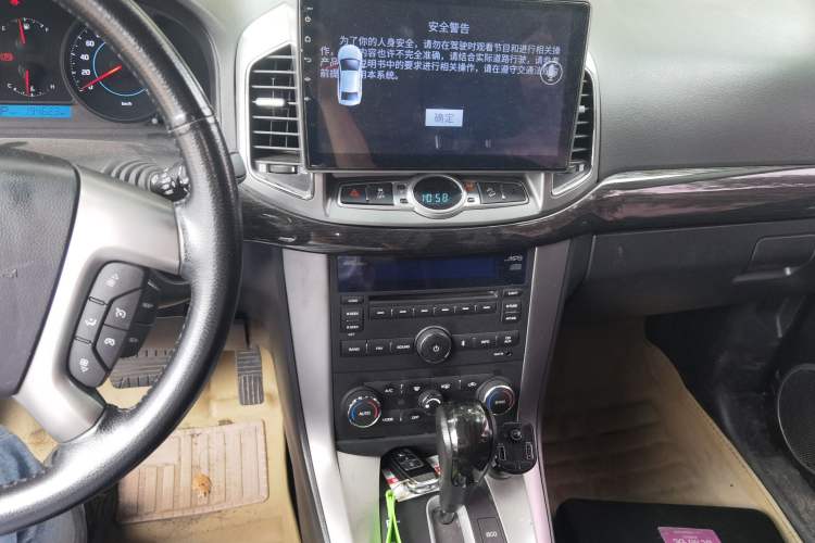 Used Chevrolet Captiva 2014 2.4L 4x4 Flagship Edition 7 Seats Audio And AC Panel