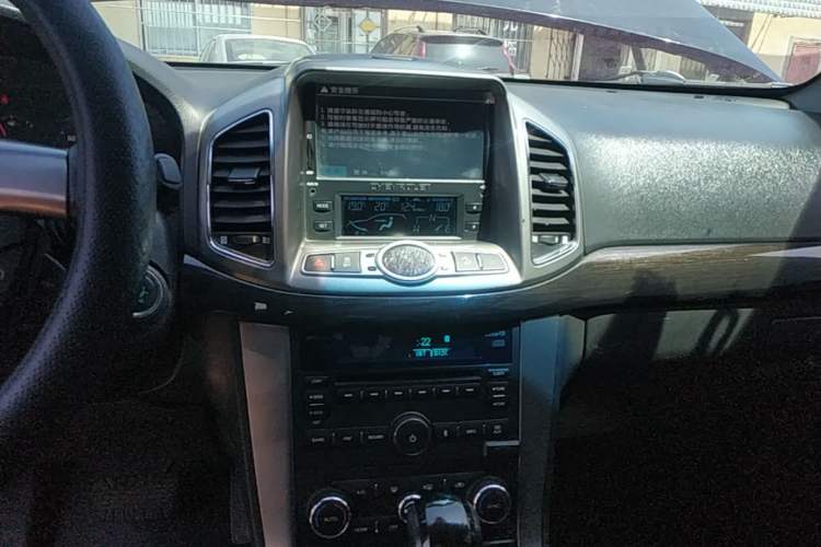 Used Chevrolet Captiva 2014 2.4L 4x4 Flagship Edition 7 Seats Audio And AC Panel