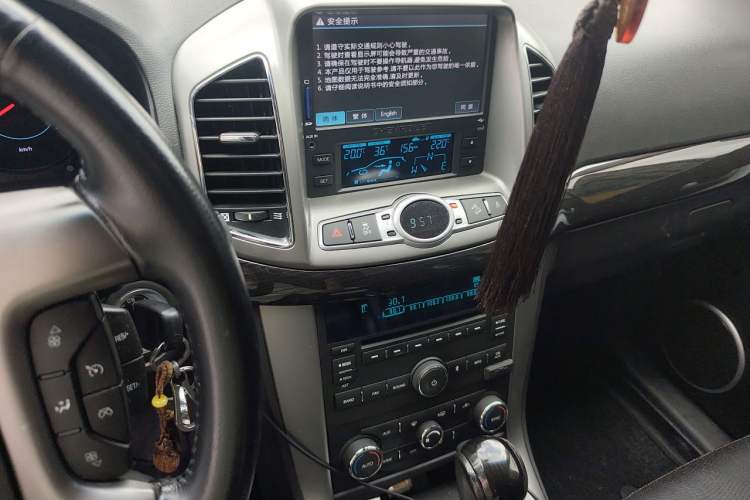 Used Chevrolet Captiva 2014 2.4L 4x4 Flagship Edition 7 Seats Audio And AC Panel