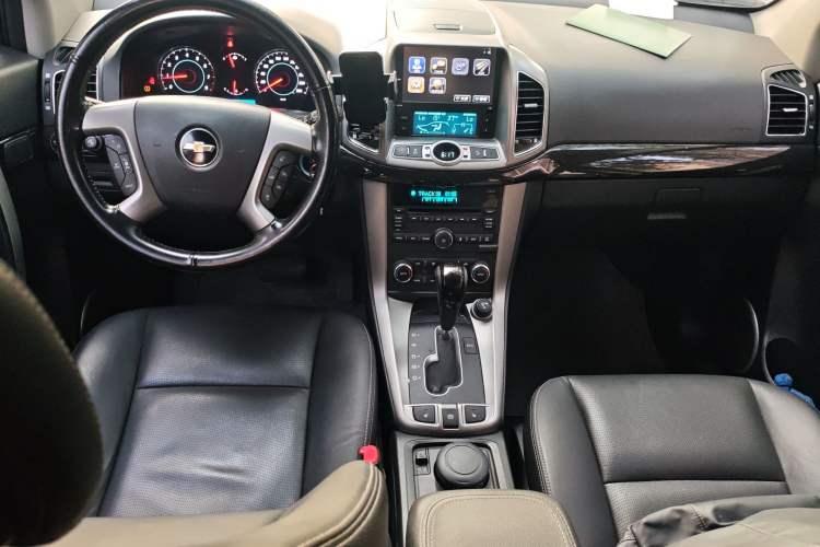 Used Chevrolet Captiva 2014 2.4L 4x4 Flagship Edition 7 Seats Center Console