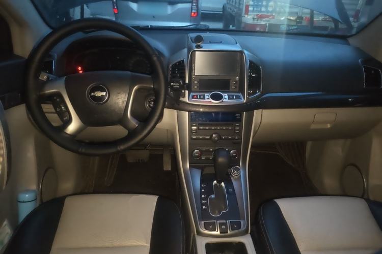 Used Chevrolet Captiva 2014 2.4L 4x4 Luxury Edition 5 Seats Center Console