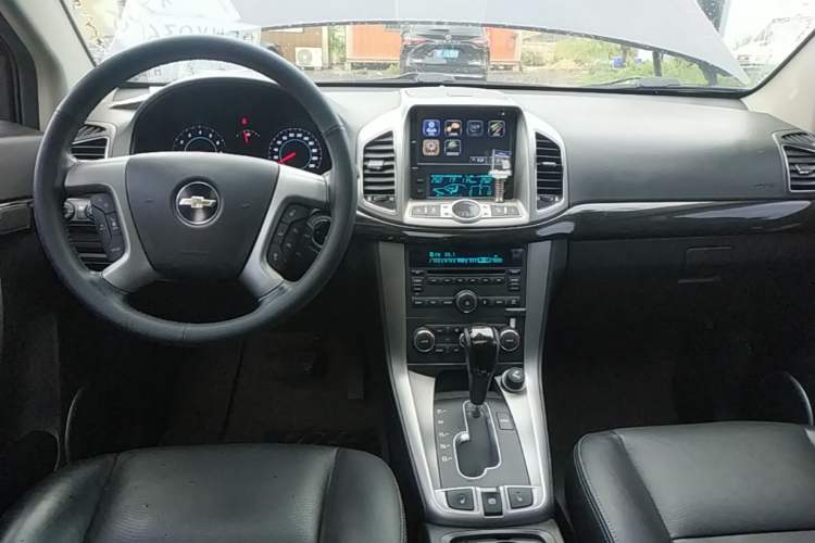 Used Chevrolet Captiva 2014 2.4L 4x4 Flagship Edition 7 Seats Center Console