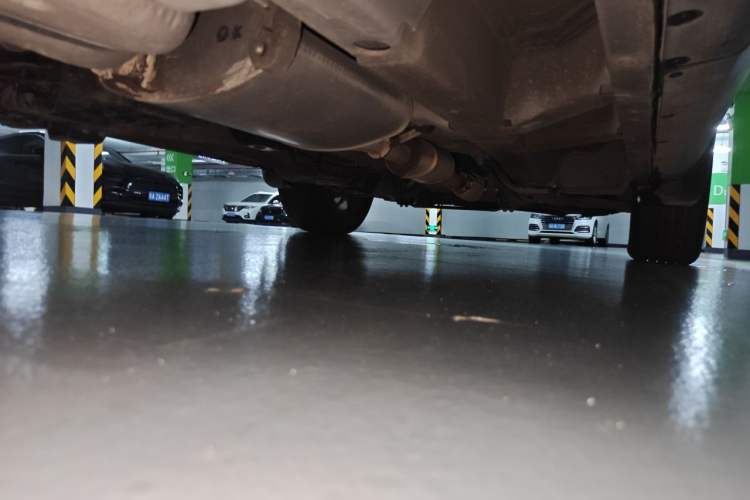 Used Chevrolet Captiva 2014 2.4L Two-Wheel Drive Urban Version 7 Seats Chassis Rear Right