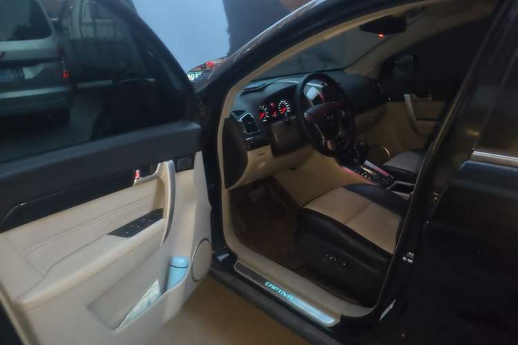 Used Chevrolet Captiva 2014 2.4L 4x4 Luxury Edition 5 Seats Driver Seat