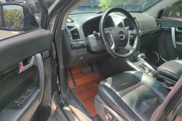 Used Chevrolet Captiva 2014 2.4L Two-Wheel Drive Urban Version 7 Seats Driver Seat