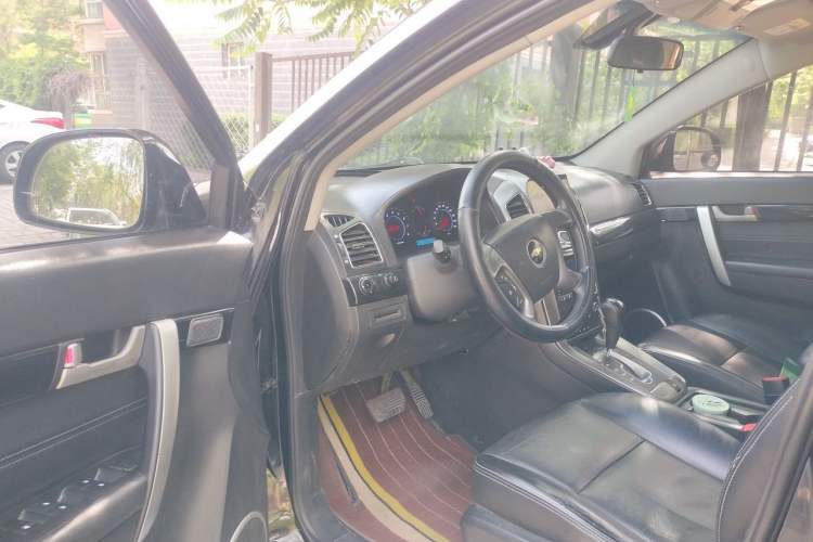 Used Chevrolet Captiva 2014 2.4L Two-Wheel Drive Urban Version 7 Seats Driver Seat