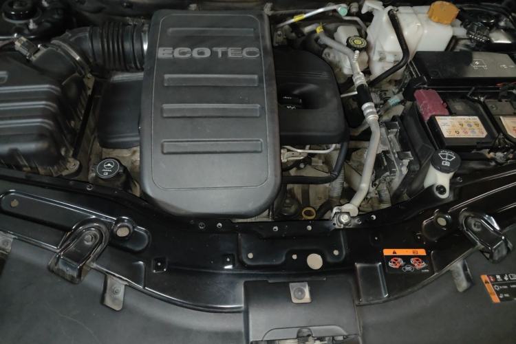 Used Chevrolet Captiva 2014 2.4L 4x4 Flagship Edition 7 Seats Engine Bay