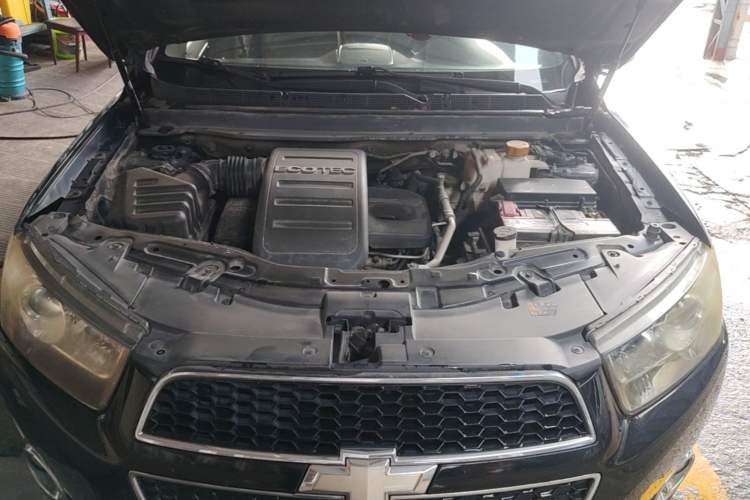 Used Chevrolet Captiva 2014 2.4L Two-Wheel Drive Urban Version 7 Seats Engine Bay