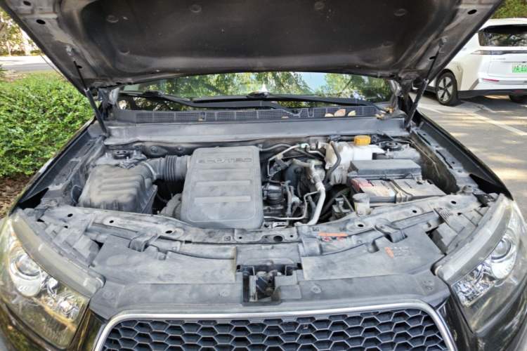 Used Chevrolet Captiva 2014 2.4L 4x4 Flagship Edition 7 Seats Engine Bay