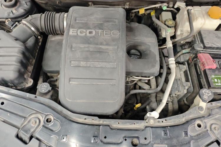 Used Chevrolet Captiva 2014 2.4L Two-Wheel Drive Urban Version 7 Seats Engine Bay