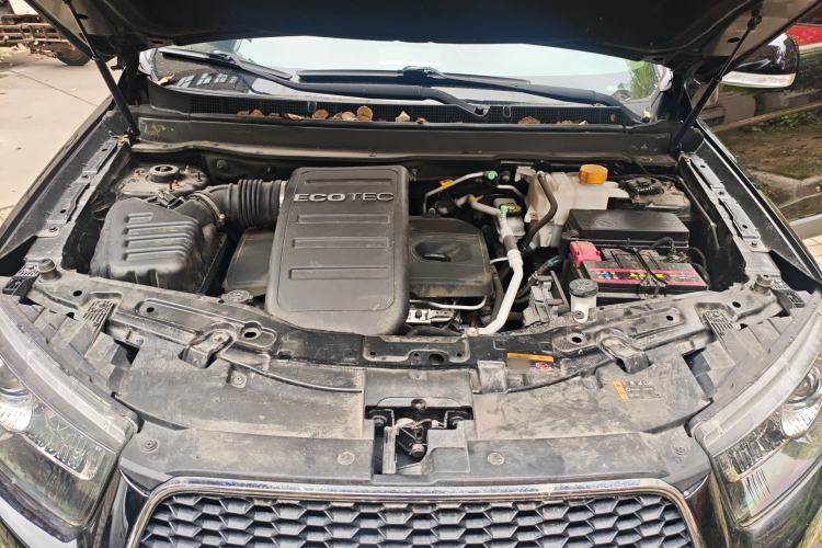 Used Chevrolet Captiva 2014 2.4L 4x4 Flagship Edition 7 Seats Engine Bay