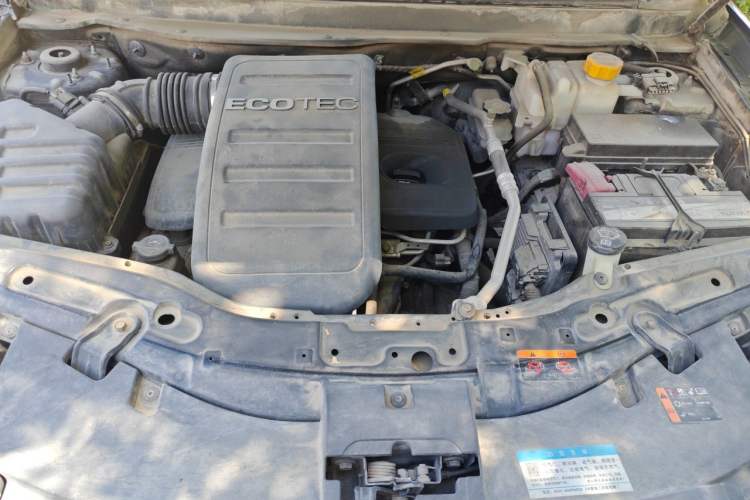 Used Chevrolet Captiva 2014 2.4L 4x4 Flagship Edition 7 Seats Engine Bay