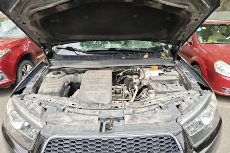 Used Chevrolet Captiva 2014 2.4L 4x4 Flagship Edition 7 Seats Engine Bay