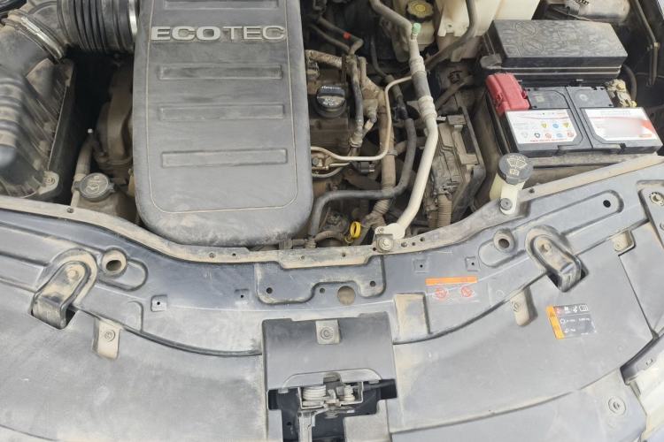Used Chevrolet Captiva 2014 2.4L 4x4 Flagship Edition 7 Seats Engine Bay