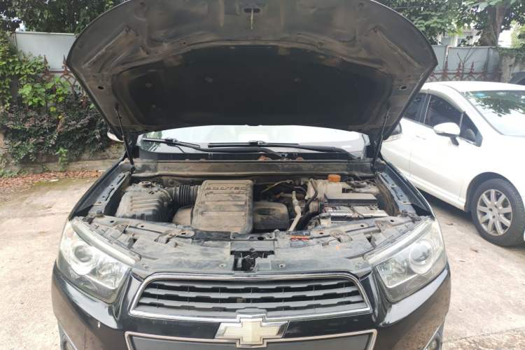 Used Chevrolet Captiva 2014 2.4L 4x4 Flagship Edition 7 Seats Engine Bay