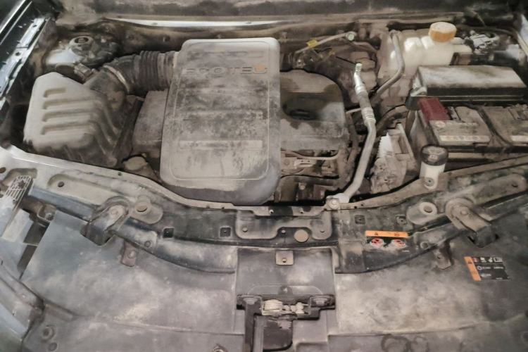 Used Chevrolet Captiva 2014 2.4L 4x4 Flagship Edition 7 Seats Engine Bay