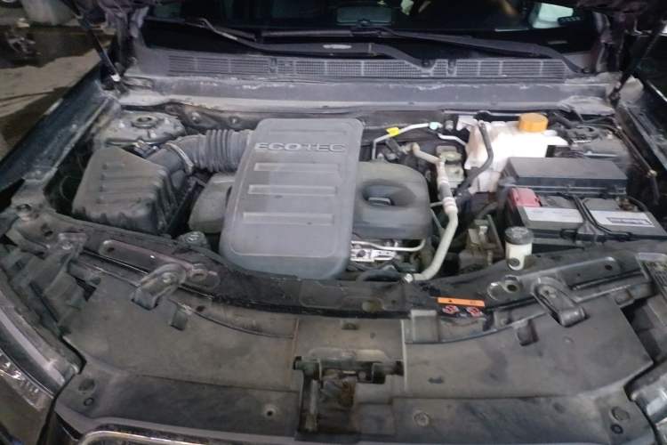 Used Chevrolet Captiva 2014 2.4L 4x4 Flagship Edition 7 Seats Engine Bay