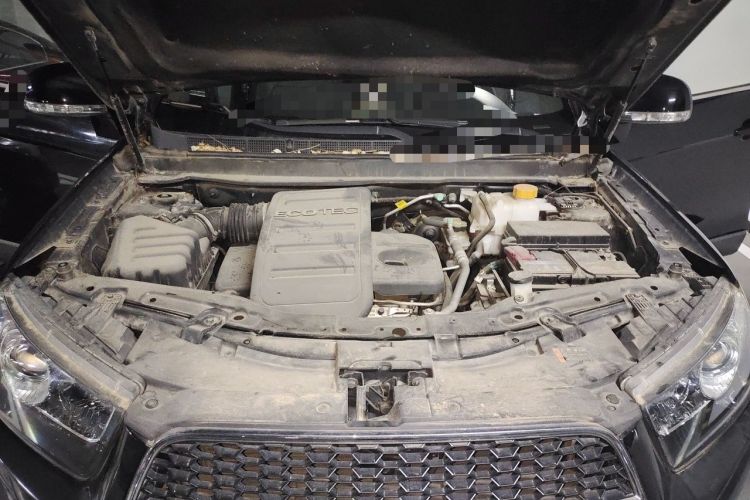 Used Chevrolet Captiva 2014 2.4L Two-Wheel Drive Urban Version 7 Seats Engine Bay