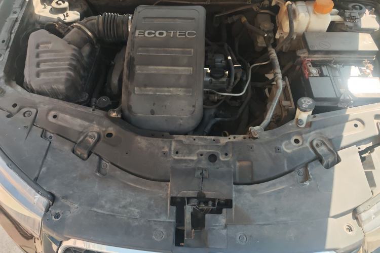 Used Chevrolet Captiva 2014 2.4L Two-Wheel Drive Urban Version 7 Seats Engine Bay