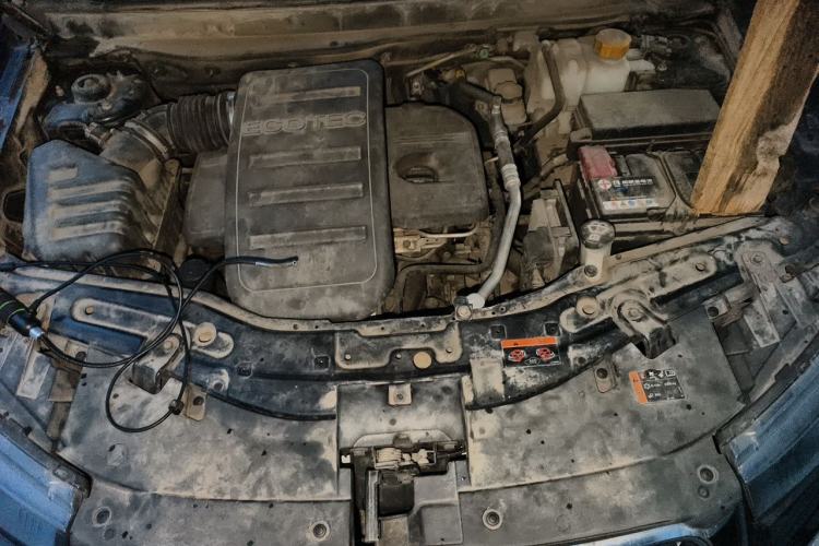 Used Chevrolet Captiva 2014 2.4L 4x4 Flagship Edition 7 Seats Engine Bay