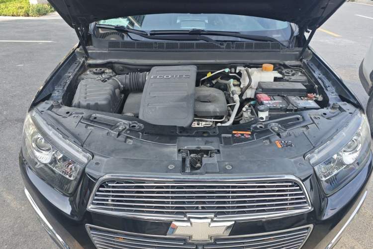 Used Chevrolet Captiva 2014 2.4L 4x4 Flagship Edition 7 Seats Engine Bay