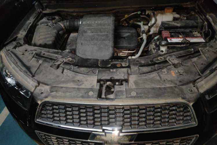 Used Chevrolet Captiva 2014 2.4L Two-Wheel Drive Urban Version 7 Seats Engine Bay