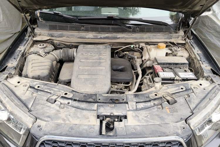 Used Chevrolet Captiva 2014 2.4L Two-Wheel Drive City Edition 5 Seats Engine Bay