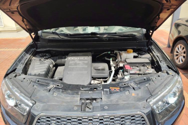 Used Chevrolet Captiva 2014 2.4L 4x4 Flagship Edition 7 Seats Engine Bay