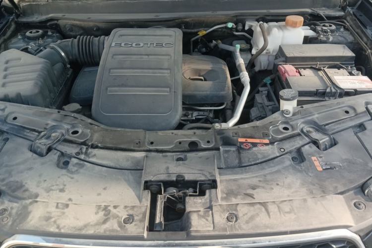 Used Chevrolet Captiva 2014 2.4L 4x4 Flagship Edition 7 Seats Engine Bay