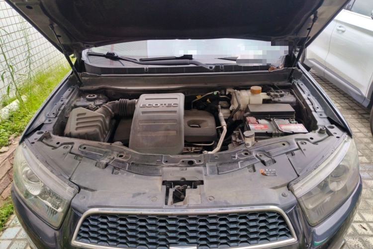Used Chevrolet Captiva 2014 2.4L Two-Wheel Drive Urban Version 7 Seats Engine Bay