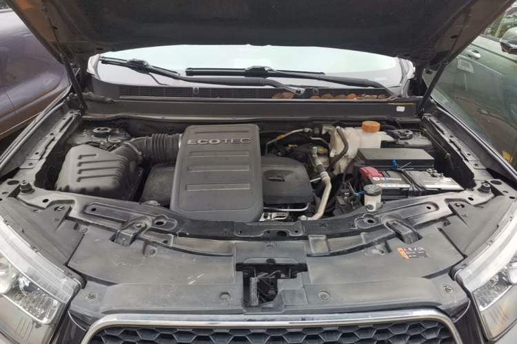 Used Chevrolet Captiva 2014 2.4L Two-Wheel Drive City Edition 5 Seats Engine Bay