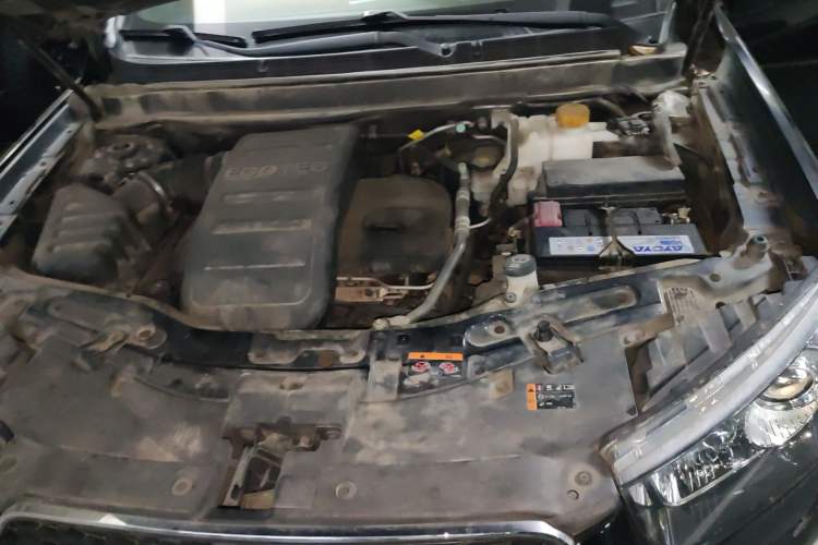 Used Chevrolet Captiva 2014 2.4L 4x4 Luxury Edition 5 Seats Engine Bay