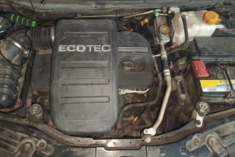 Used Chevrolet Captiva 2014 2.4L Two-Wheel Drive Urban Version 7 Seats Engine Bay