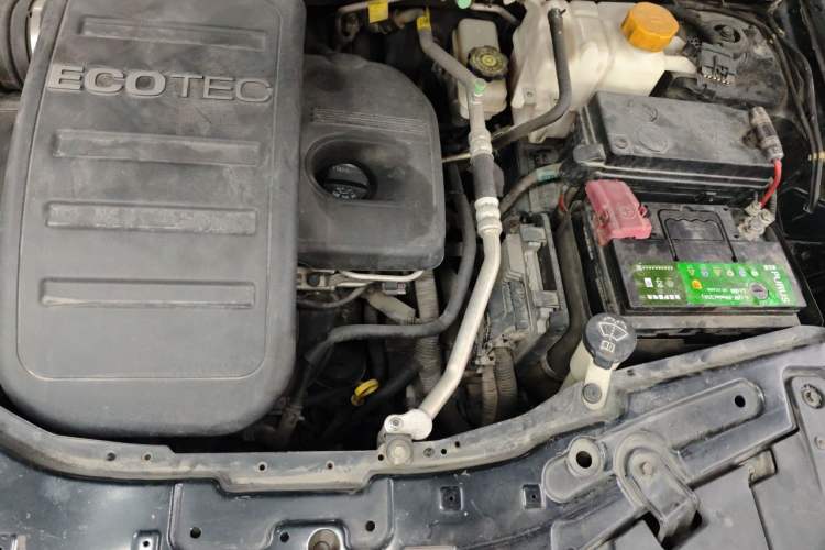 Used Chevrolet Captiva 2014 2.4L Two-Wheel Drive Urban Version 7 Seats Engine Bay Left