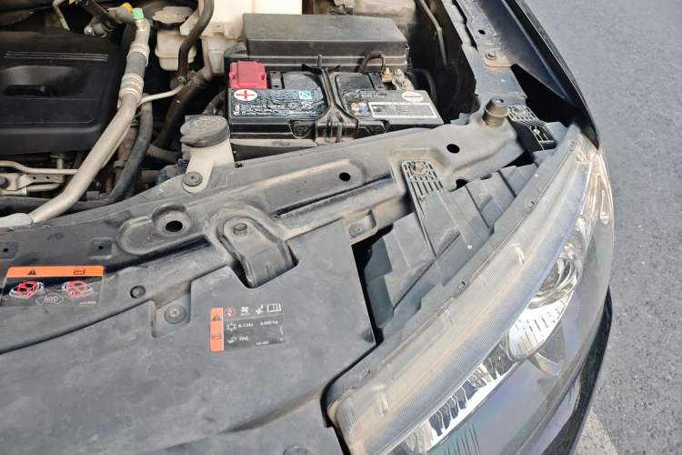 Used Chevrolet Captiva 2014 2.4L 4x4 Flagship Edition 7 Seats Engine Bay Left