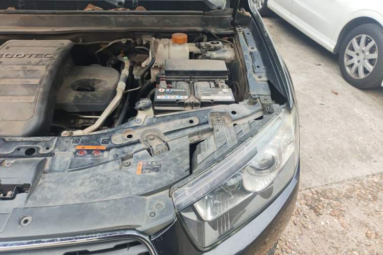 Used Chevrolet Captiva 2014 2.4L 4x4 Flagship Edition 7 Seats Engine Bay Left