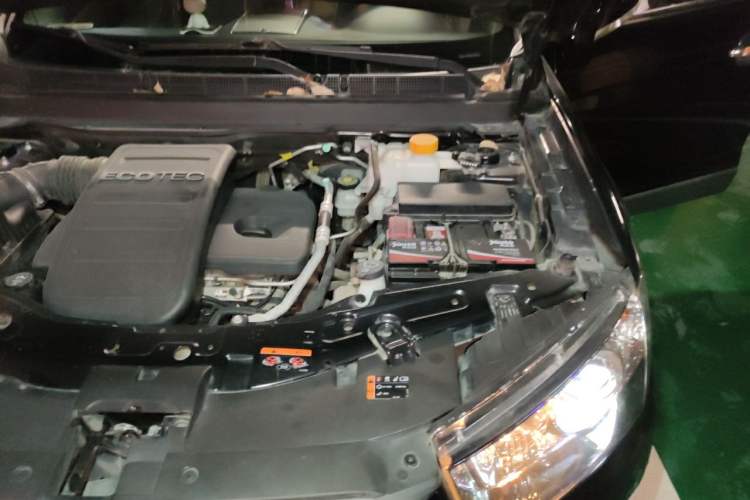 Used Chevrolet Captiva 2014 2.4L 4x4 Luxury Edition 5 Seats Engine Bay Left