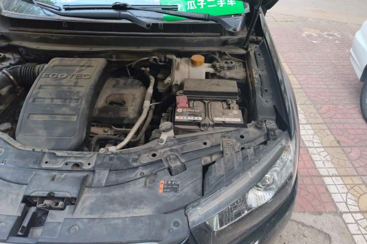 Used Chevrolet Captiva 2014 2.4L Two-Wheel Drive Urban Version 7 Seats Engine Bay Left