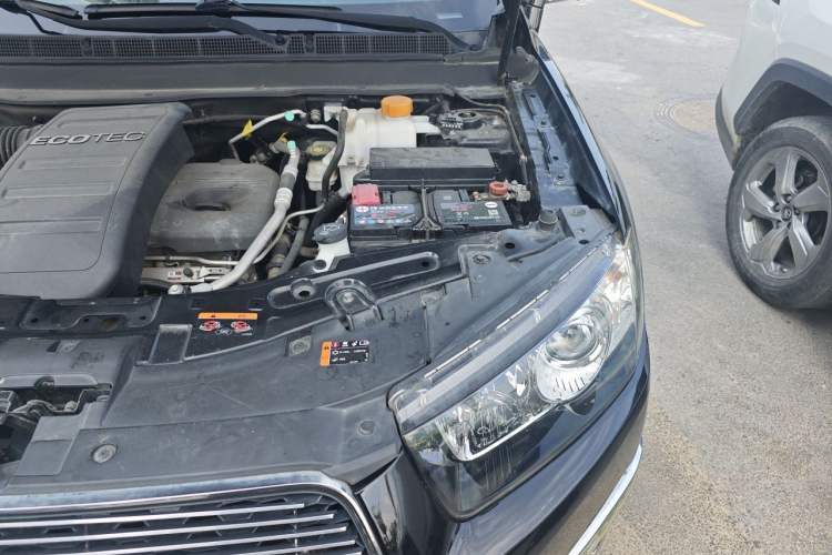 Used Chevrolet Captiva 2014 2.4L 4x4 Flagship Edition 7 Seats Engine Bay Left