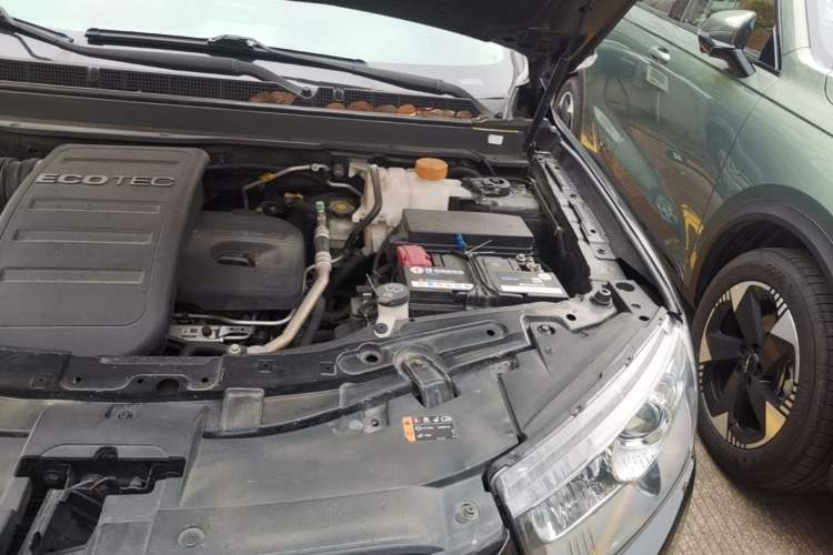 Used Chevrolet Captiva 2014 2.4L Two-Wheel Drive City Edition 5 Seats Engine Bay Left