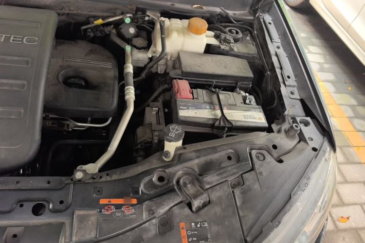 Used Chevrolet Captiva 2014 2.4L 4x4 Flagship Edition 7 Seats Engine Bay Left