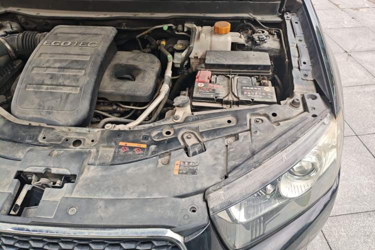Used Chevrolet Captiva 2014 2.4L 4x4 Flagship Edition 7 Seats Engine Bay Left