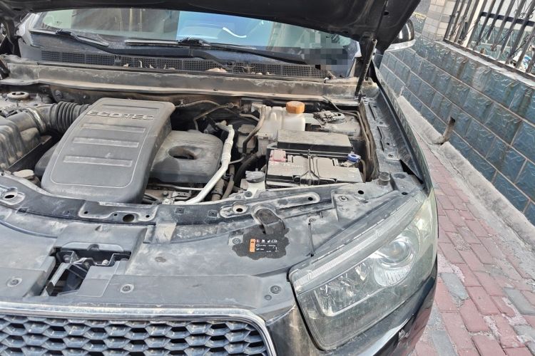 Used Chevrolet Captiva 2014 2.4L Two-Wheel Drive Urban Version 7 Seats Engine Bay Left