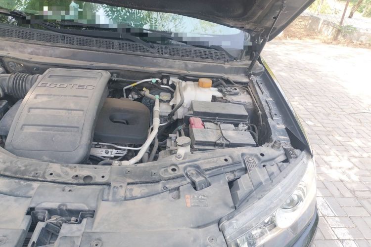 Used Chevrolet Captiva 2014 2.4L Two-Wheel Drive Urban Version 7 Seats Engine Bay Left