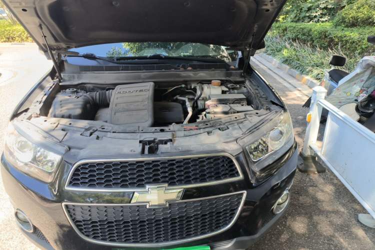 Used Chevrolet Captiva 2014 2.4L 4x4 Flagship Edition 7 Seats Engine Bay Left
