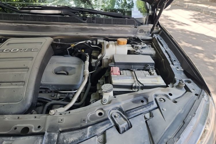 Used Chevrolet Captiva 2014 2.4L Two-Wheel Drive Urban Version 7 Seats Engine Bay Left
