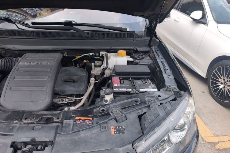 Used Chevrolet Captiva 2014 2.4L 4x4 Flagship Edition 7 Seats Engine Bay Left
